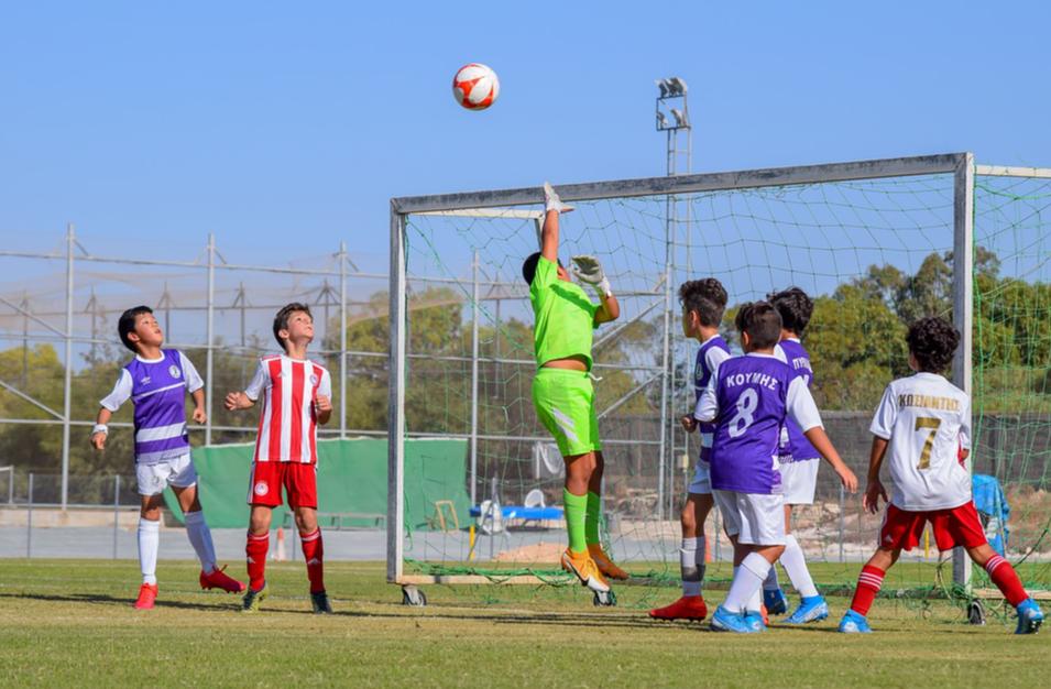 给每一位选择足球的人：坚持下去很难，但更难的是放弃