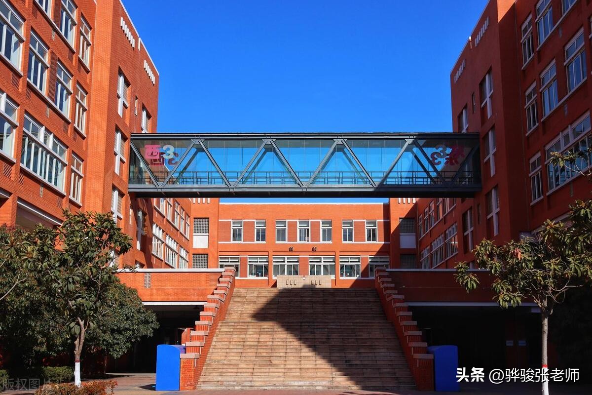 张雪峰德云社郭德纲,张雪峰郑州哪所大学毕业