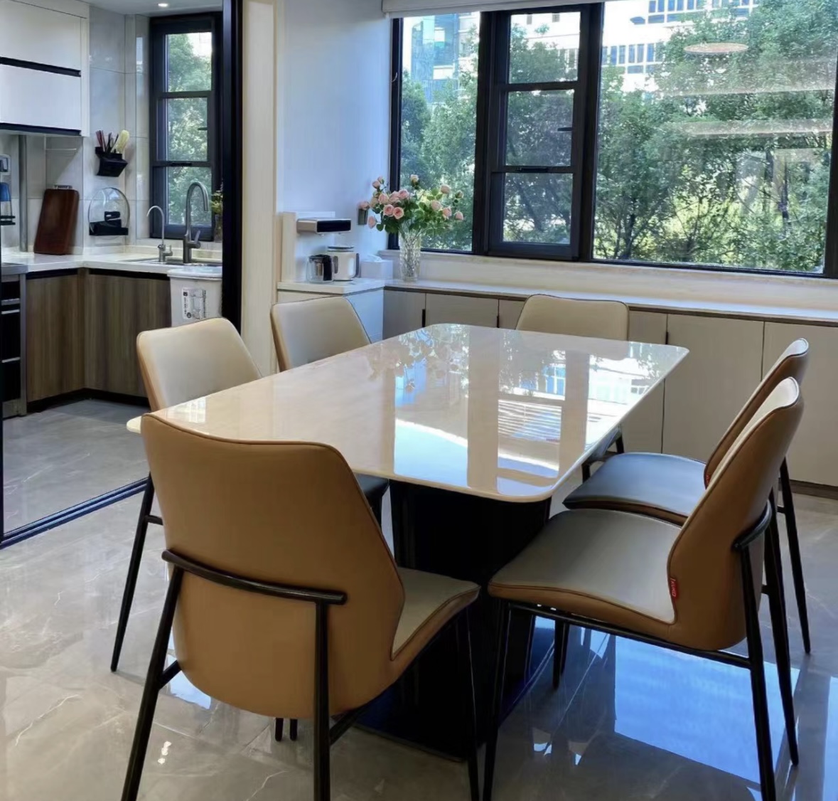 各种样式的岩板餐桌,实木餐桌和岩板餐桌效果图对比