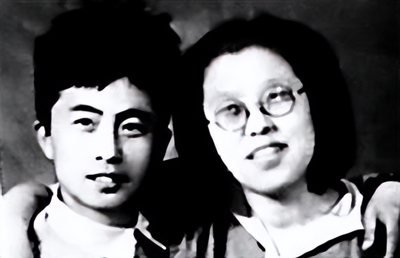 贺龙元帅问曲波，你爱人白茹呢？