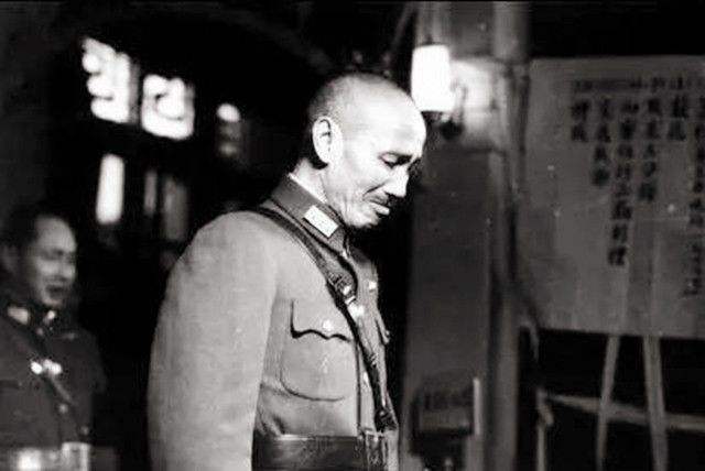 重庆舰炮击塔山，一炮一个连，为何中途退出？48年后终于真相大白