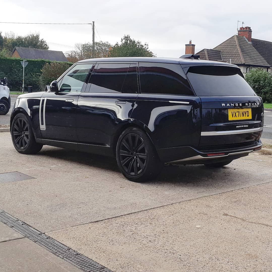 路虎揽胜街头炫酷视频,柴油第三代揽胜