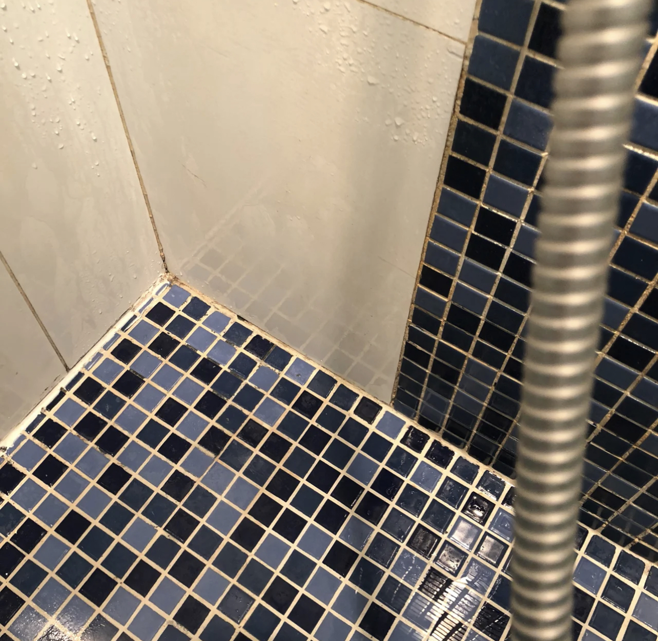 卫生间用了十年需要重新装修吗,卫生间小改造