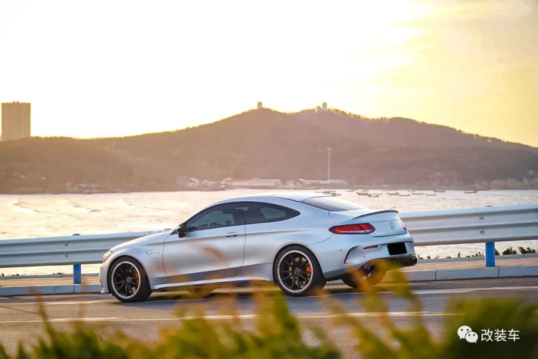 奔驰amgc63与c63s的区别,奔驰amgc63s四门和c63的区别