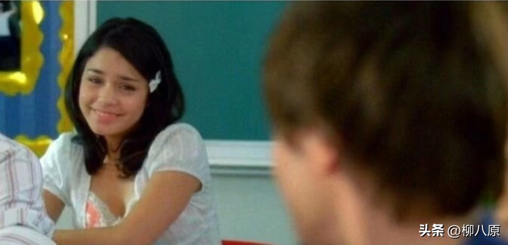 美国影片《歌舞青春》以青春为主线表达了什么？