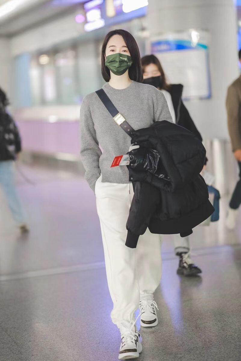 氧气美女左小青笑容明媚气质柔美,左小青知性氧气美女穿搭