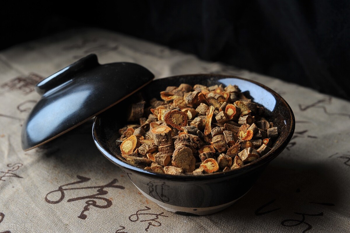 睾丸出汗潮湿中药能调吗,睾丸潮湿出汗臭