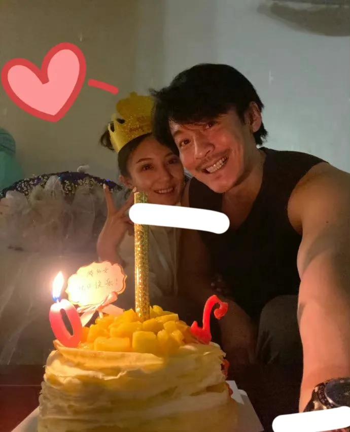 男人无能就打老婆？王东抡起床板砸向老婆，现场视频曝光网友愤怒