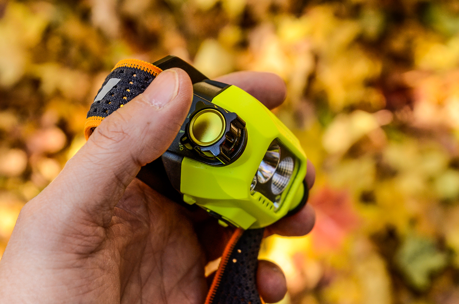 黄白光自由切换两用头灯,泛光和远射一体头灯