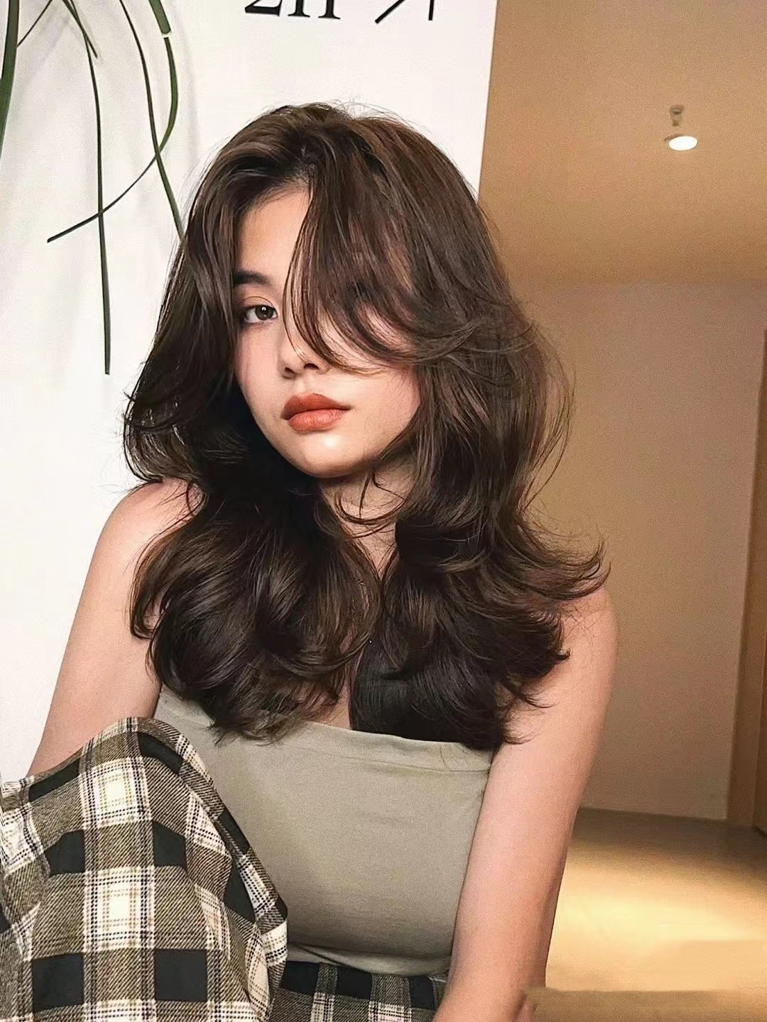 烫好的卷发如何快速变直,烫的卷发如何打理会变直一点