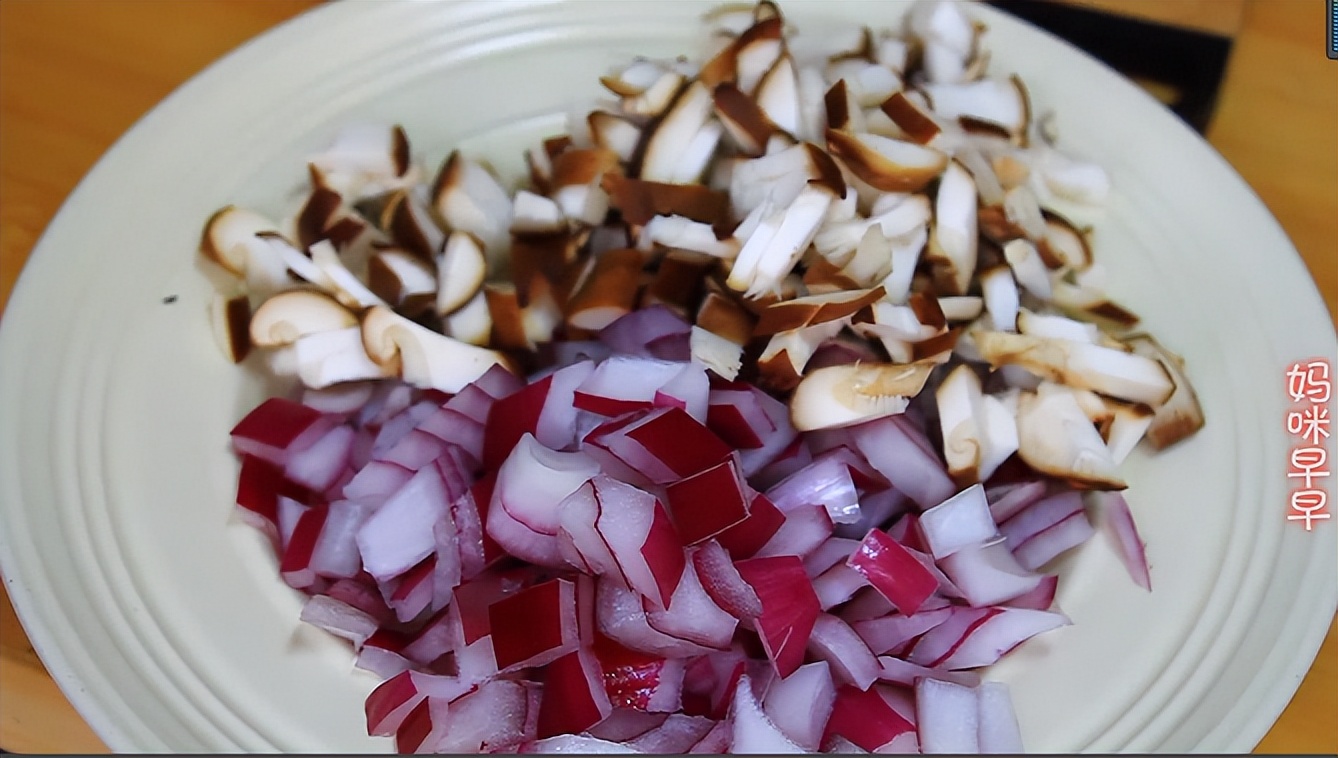 补钙食物排行榜第一名牛奶,补钙最佳食物豆浆和牛奶