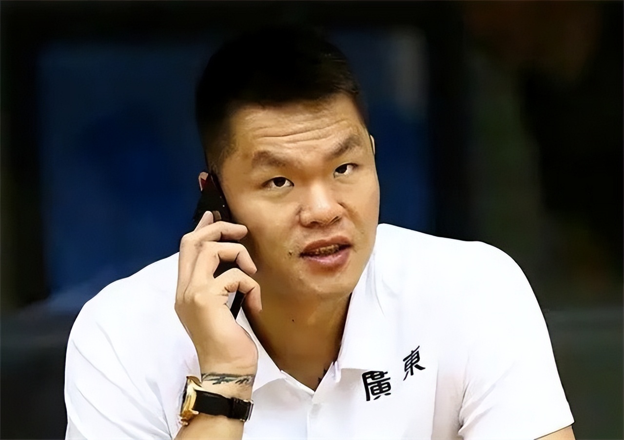 中国男篮黄金一代首发五虎现状：当官、当教练，只有他还在坚持