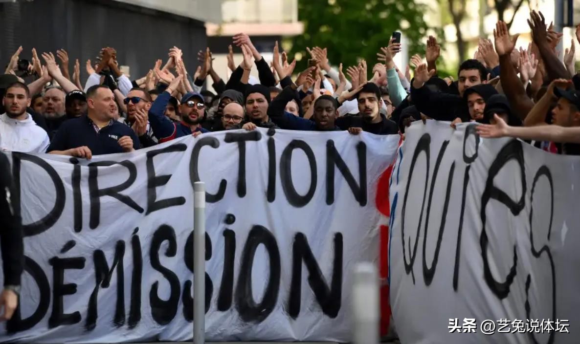 乔治娜c罗首次曝光,c罗和乔治娜球场上搂肩