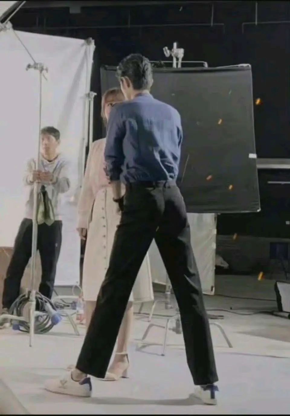 空气骑马、劈叉抱、鸟替，电视剧不敢拍的全景，真的不会笑场吗？