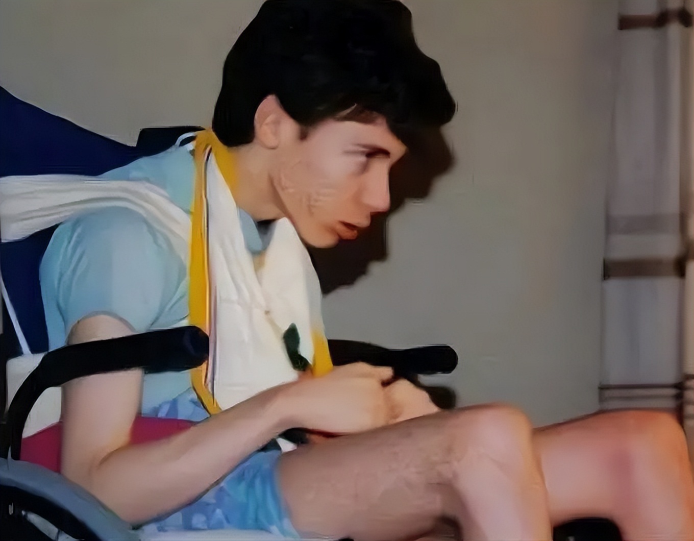 马丁被困在身体里12年,幽灵男孩死亡后苏醒