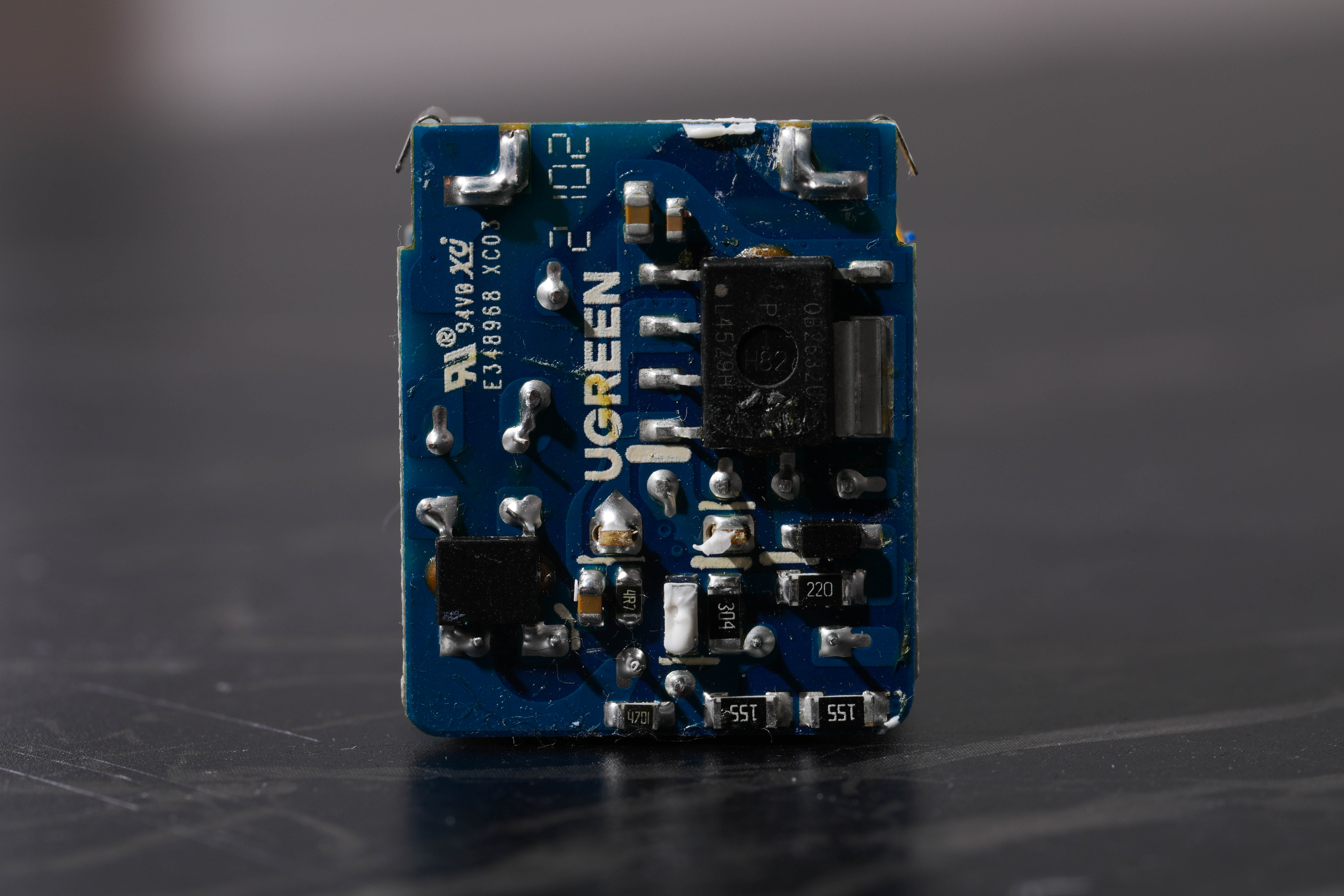 iphone20瓦快充头拆解教程,品牌苹果30w快充头拆解测评