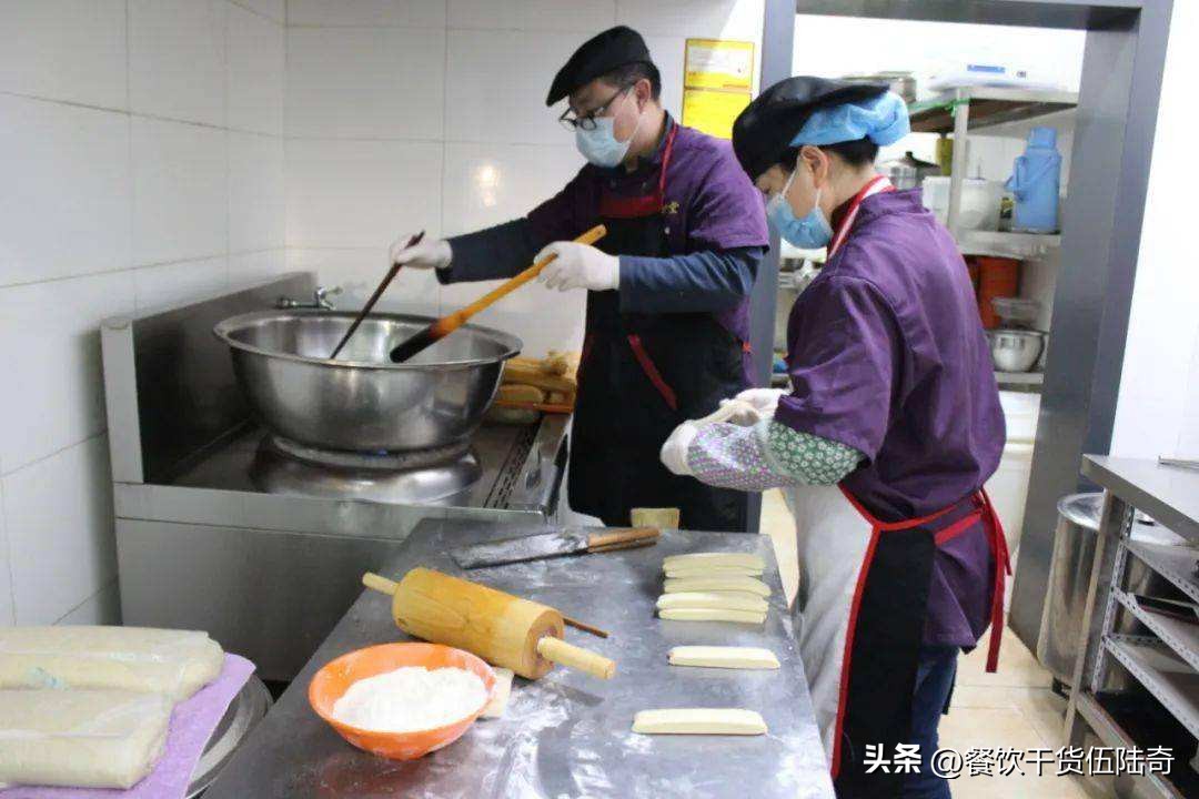 早餐店从排队到倒闭，只用了半年，究竟怎么了？