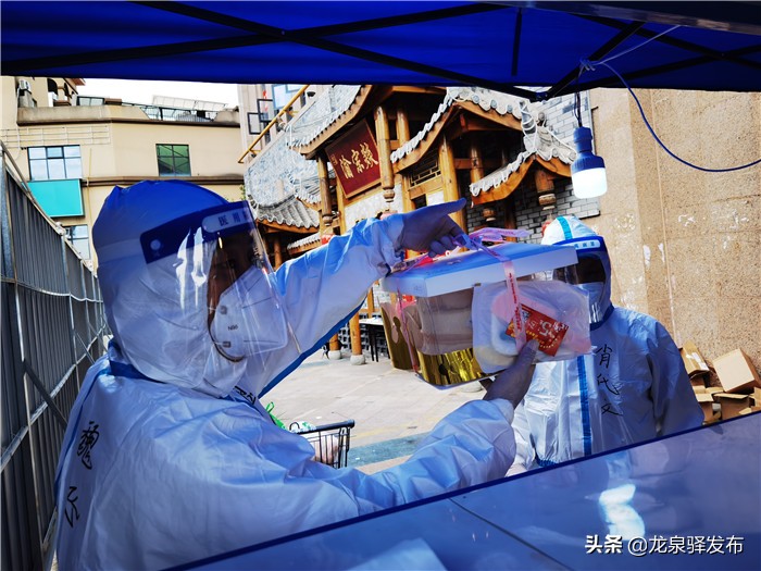 大件物品输送流水线,运送大量物资视频