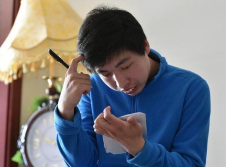 当年，那个2岁确诊脑瘫，10岁才读一年级的山西男孩，后来怎样了