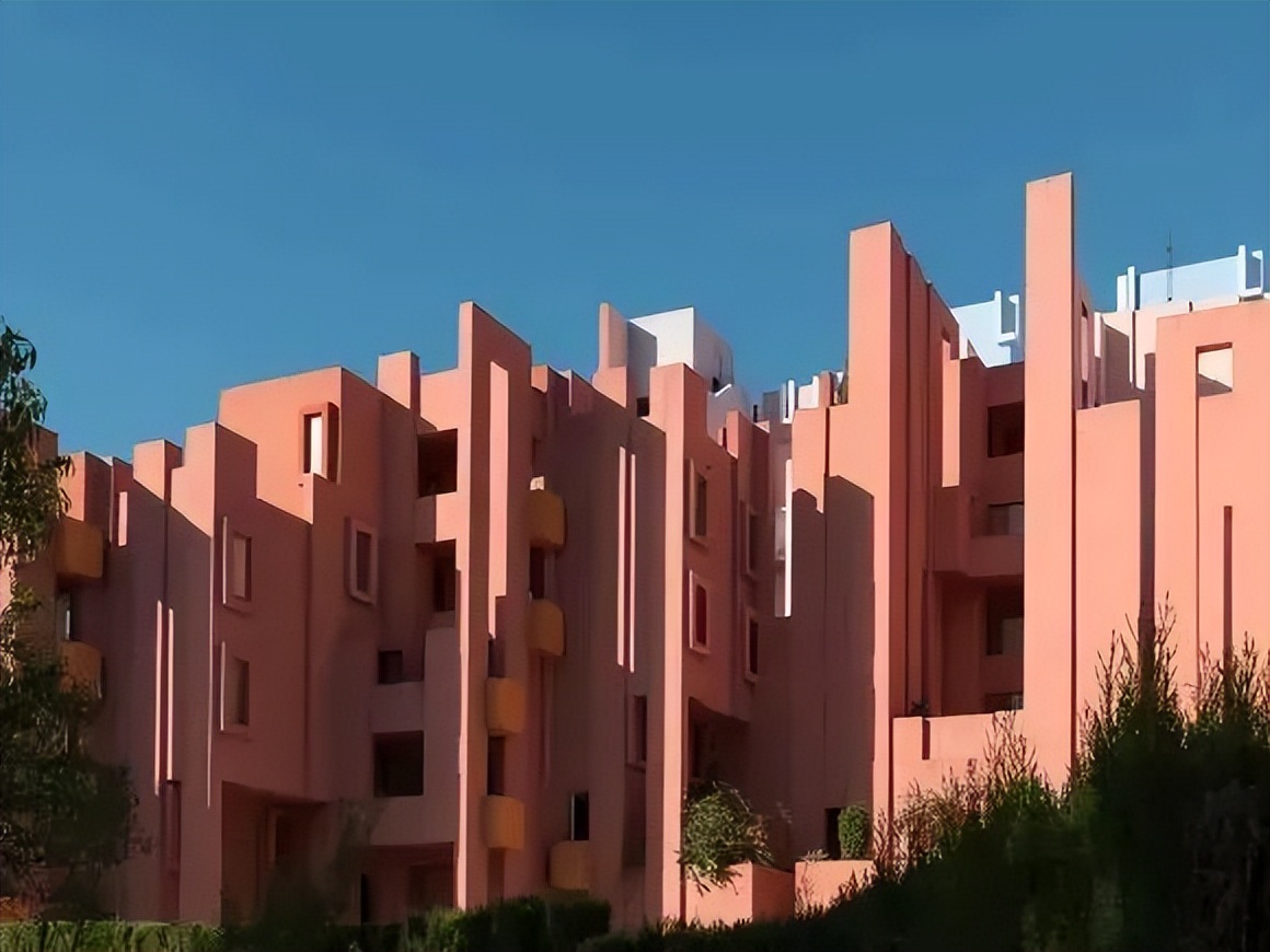 行走在路上的建筑设计师,站在自由之巅