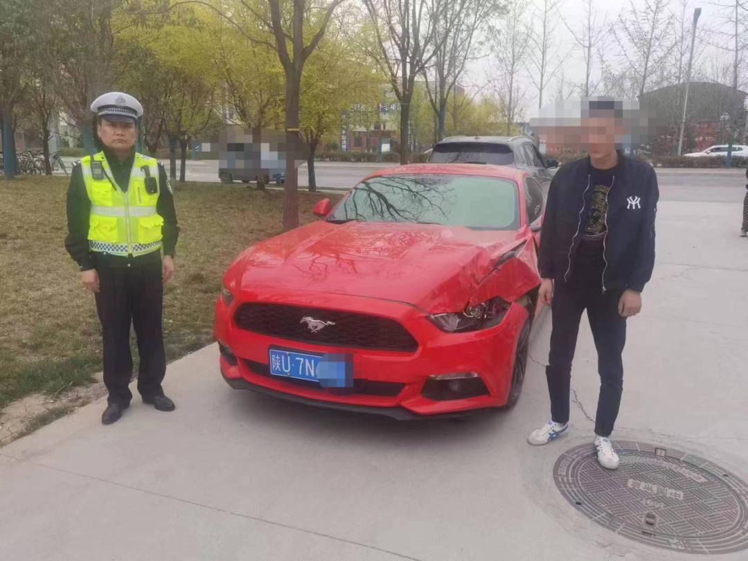 西安莲湖交警大队查处无证驾驶,飙车漂移被交警抓