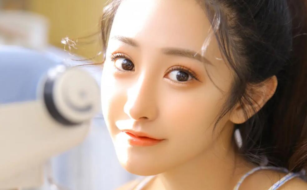 女生会对你说这三句话暗示你,肢体语言看出女生对你的态度