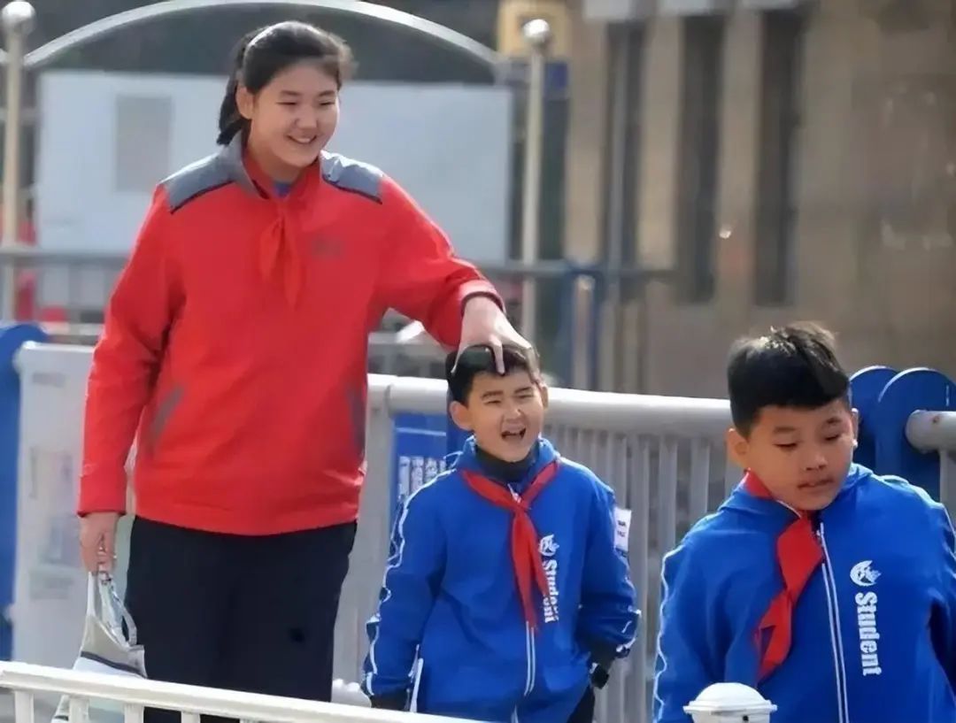 山东“女姚明”张子宇14岁已跟姚明一样高，姚明女儿都没她能长