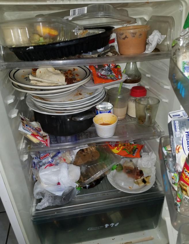 游客用5L桶带螺蛳粉汤,长途旅行携带速食螺蛳粉