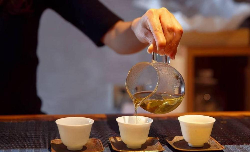 尿酸偏高在睡觉时会发生什么,尿酸高晚上睡觉有四种表现