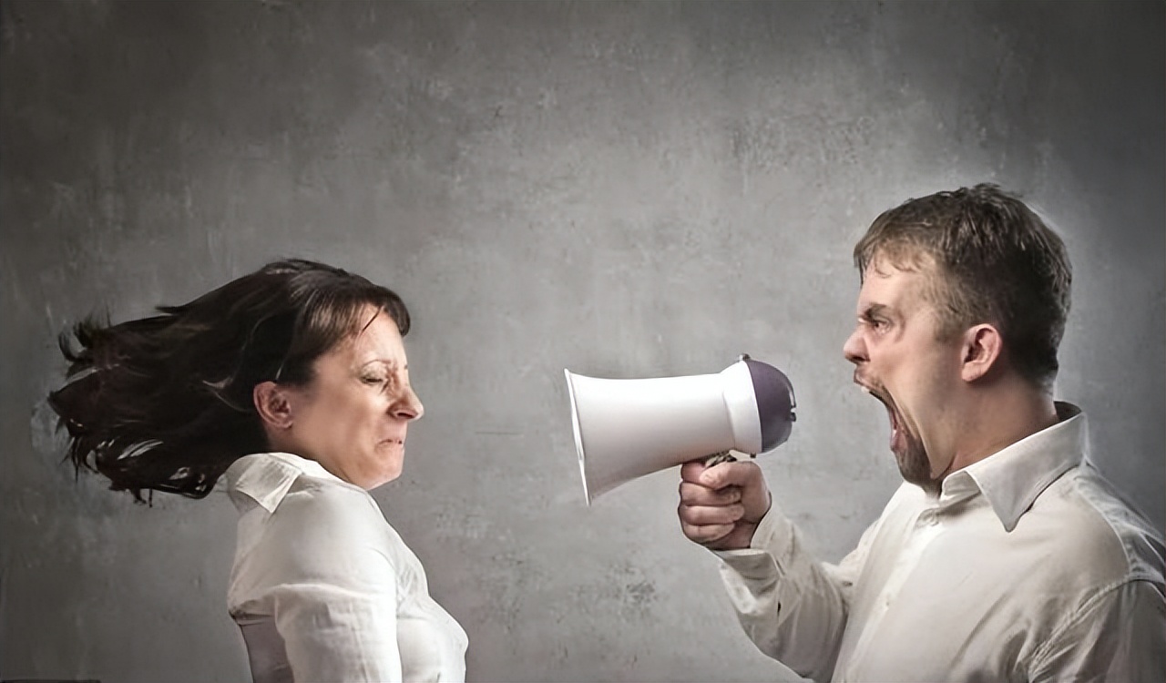 加装电梯发生的事,加装电梯就是一场闹剧