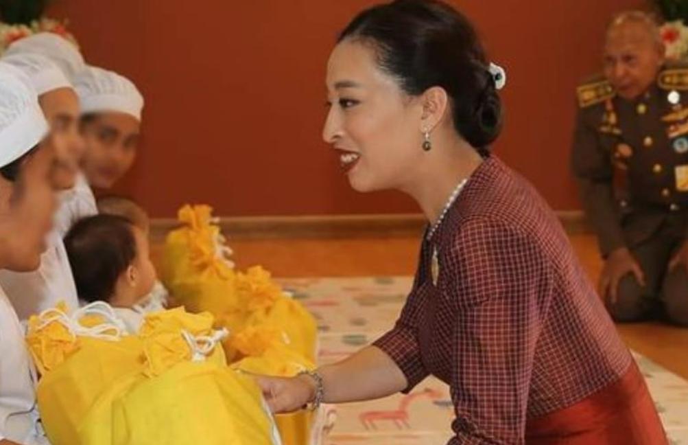 泰国王室阴盛阳衰：诗琳通终身不嫁为国家，国王却风流荒唐不成器