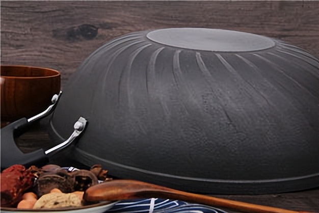 不粘锅涂层轻微刮出条印有毒吗,不粘锅涂层危害视频