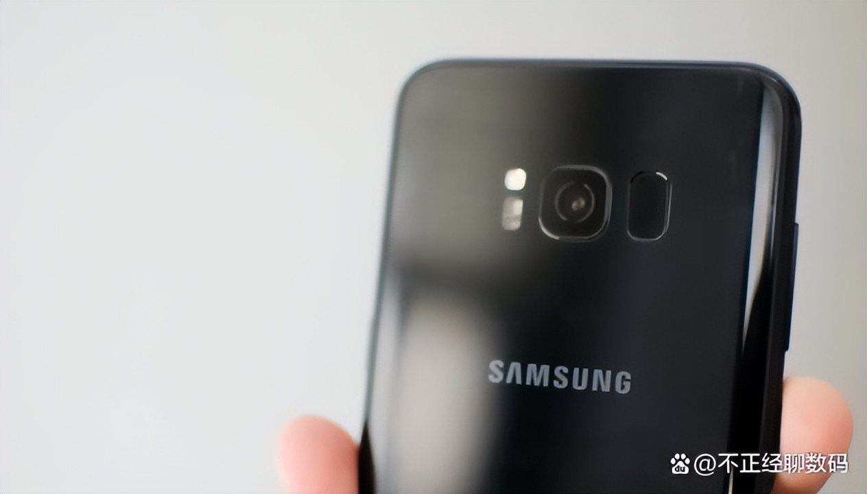 苹果8与三星s8比较哪个更好,三星s8和苹果8哪个值得入手