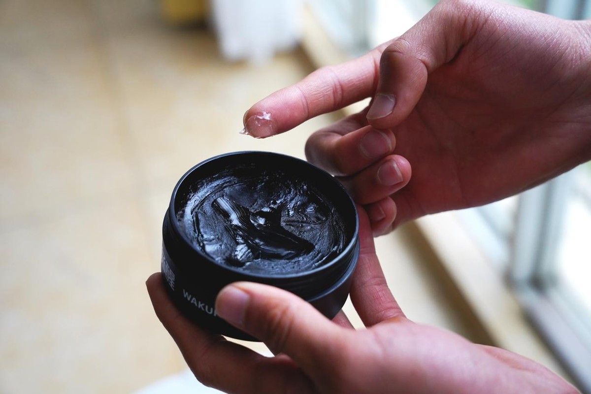 发质干枯毛躁去理发店怎么改善,没洗头怎么用发胶发蜡打理发型