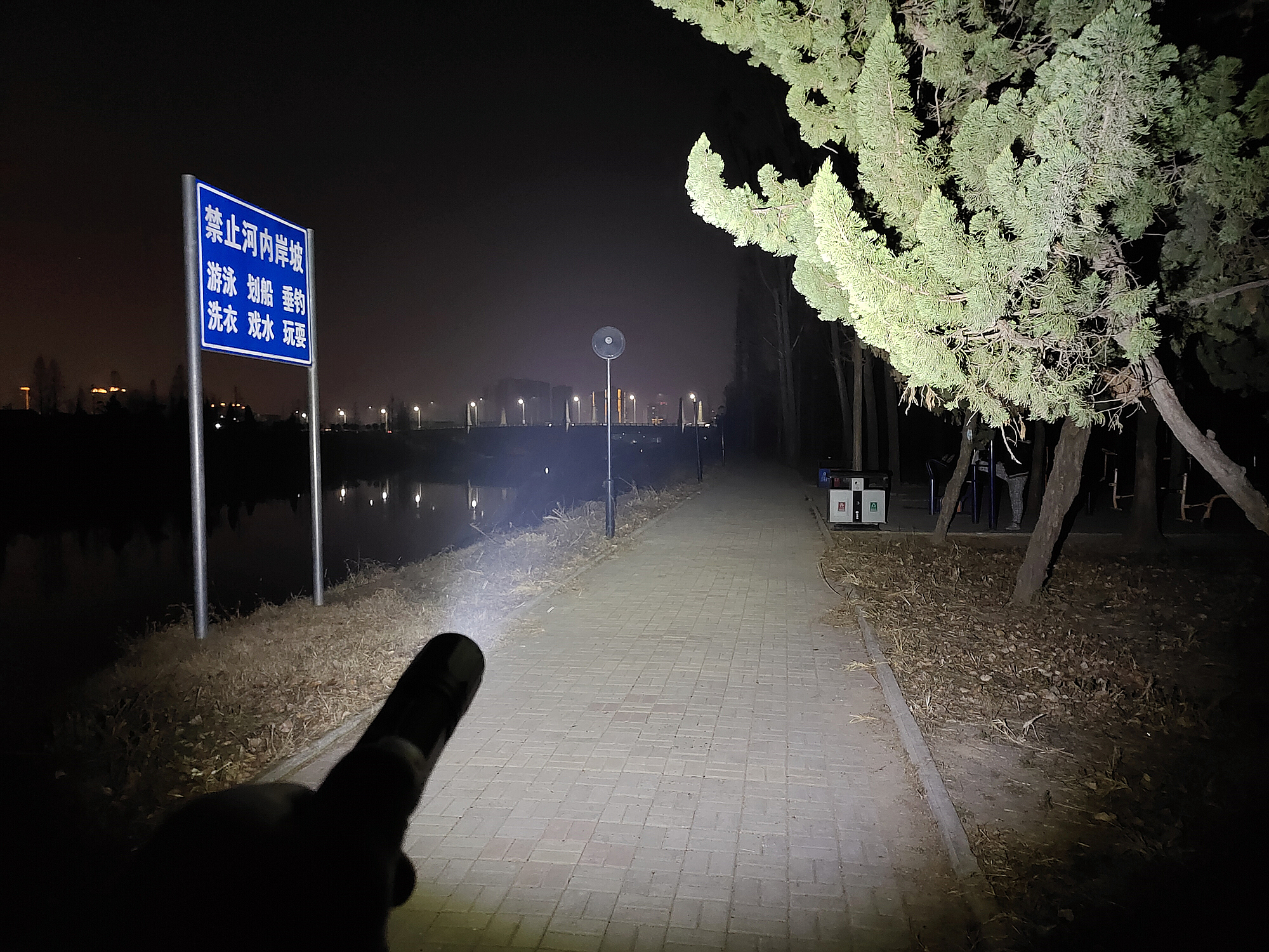 纳丽德e52c手电测评,纳丽德e52手电