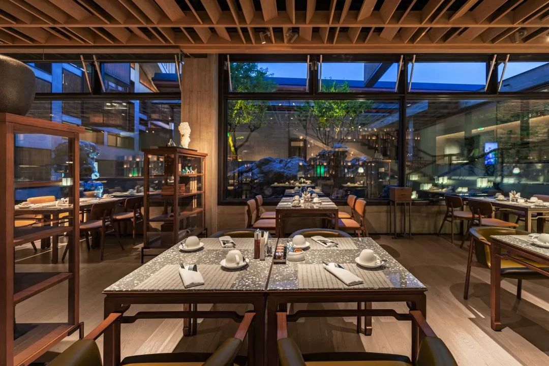 雁柏山庄的夜景,雁柏山庄远景