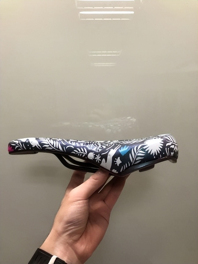 请问维乐哪款坐垫最好用啊,维乐碳纤维坐垫