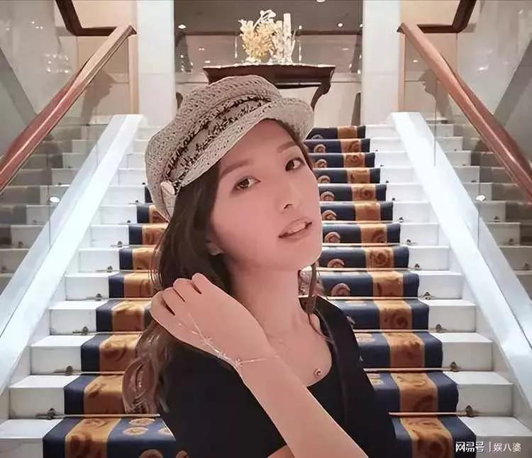 泽楷送过价值1亿多的豪宅给郭，两人关系稳定，未受洛施返港影响