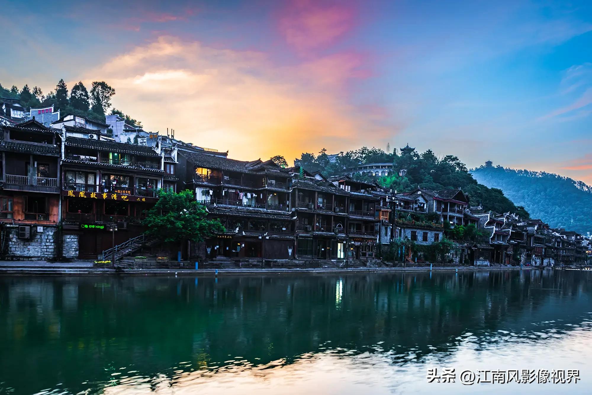 沈从文的凤凰古城之美,沈从文笔下的边城古镇