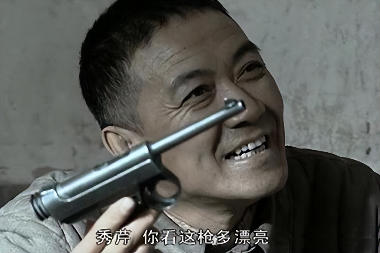 无枪社会的日韩，为啥警察人手一枪？答：听爸爸的话