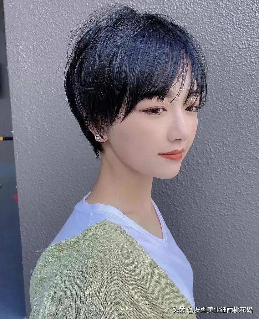 显年轻洋气的烫短发,显脸小显年轻的短发