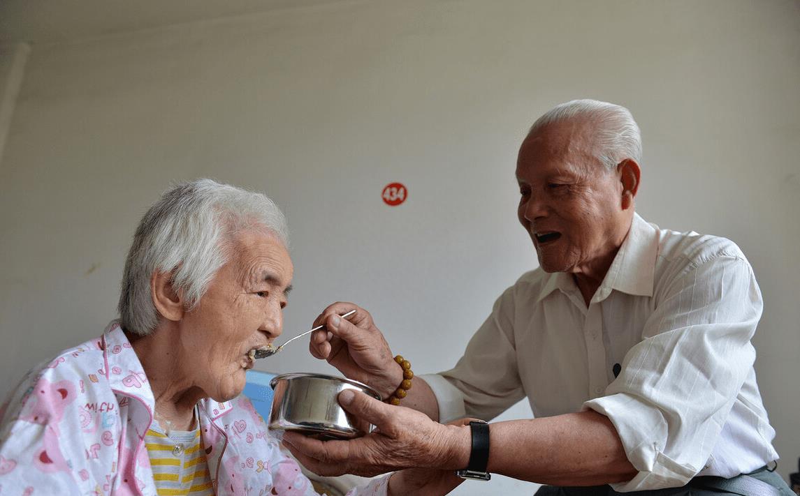 年轻人和老年人观念真的不一样,老年人和年轻人的消费行为差异