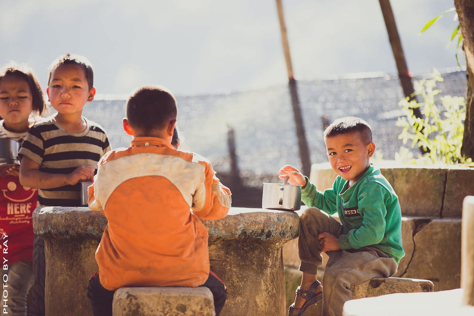 关注留守儿童促使健康成长,提高社会各界对留守儿童的关注度