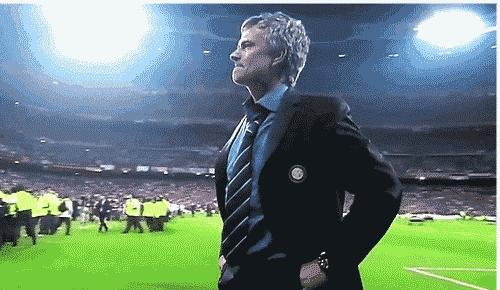 穆里尼奥切尔西激情庆祝,穆里尼奥2004年波尔图激情庆祝