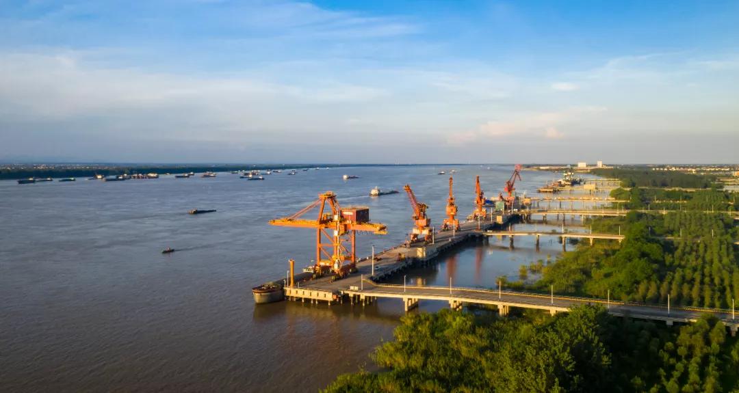 奋力开启新时代高质量发展新征程,改革开放再出发砥砺奋进新时代