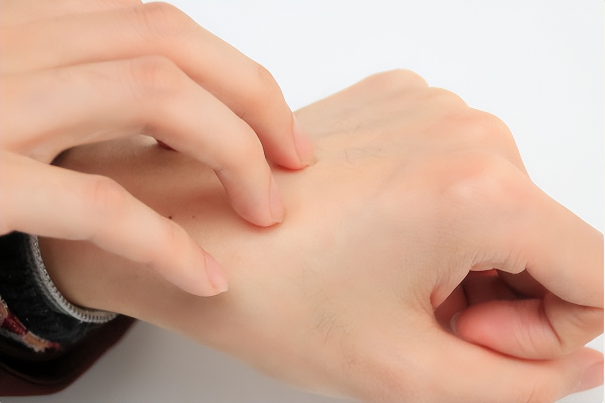 颈部多发小淋巴结是肿瘤吗,腋下长了个鸡蛋大小的瘤是什么