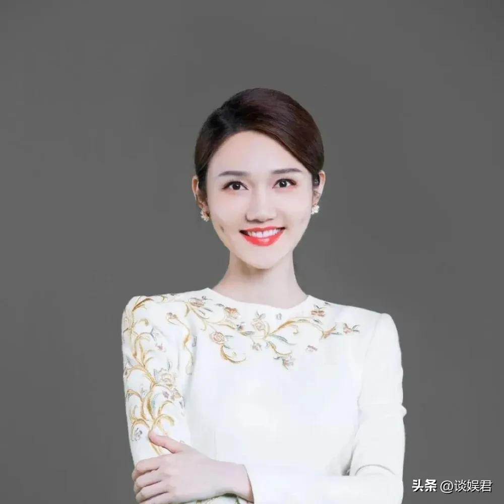 春晚老一代主持人和新一代主持人,央视春晚主持唯一新面孔亮相