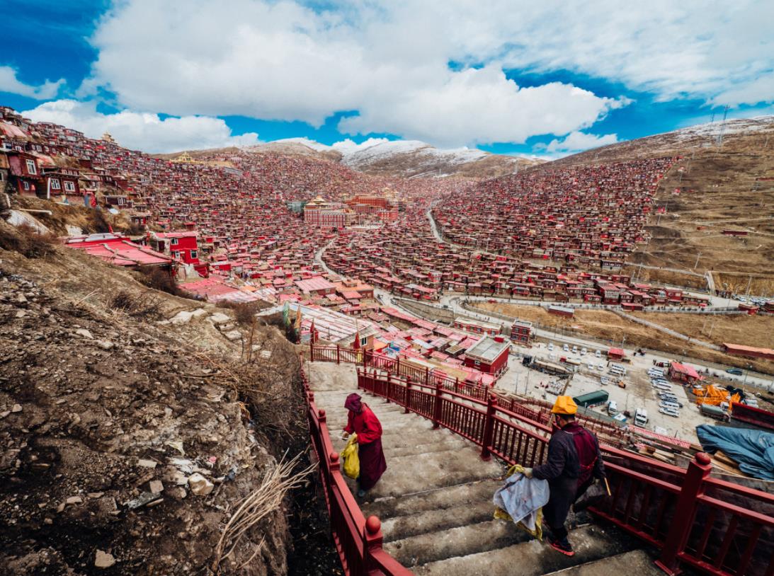 色达佛国世界信仰圣地,佛国净土川西色达