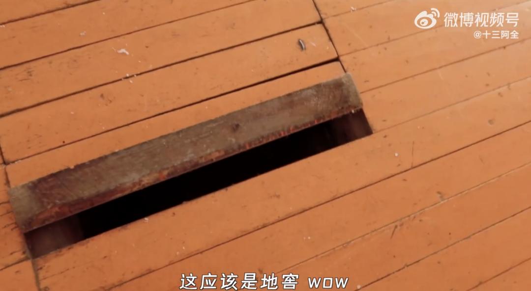 90后夫妻生4胞胎小伙卖房凑50万,90后夫妻卖500万房到内蒙古当农民