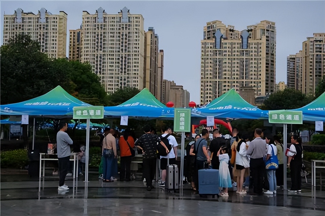 西南交通大学希望学院“绿色通道”确保新生无忧入学